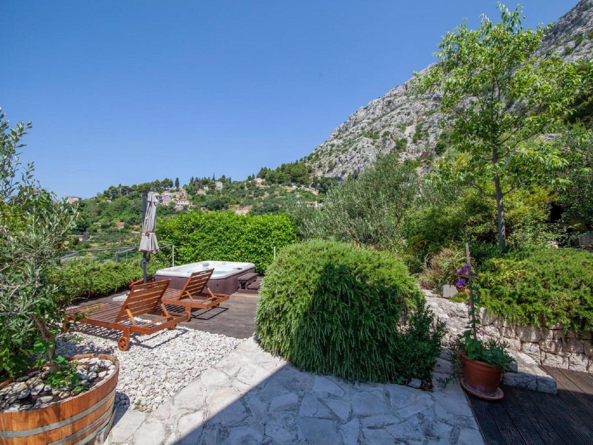 Luxurious Holiday Home In Makarska With Jacuzzi Zewnętrze zdjęcie
