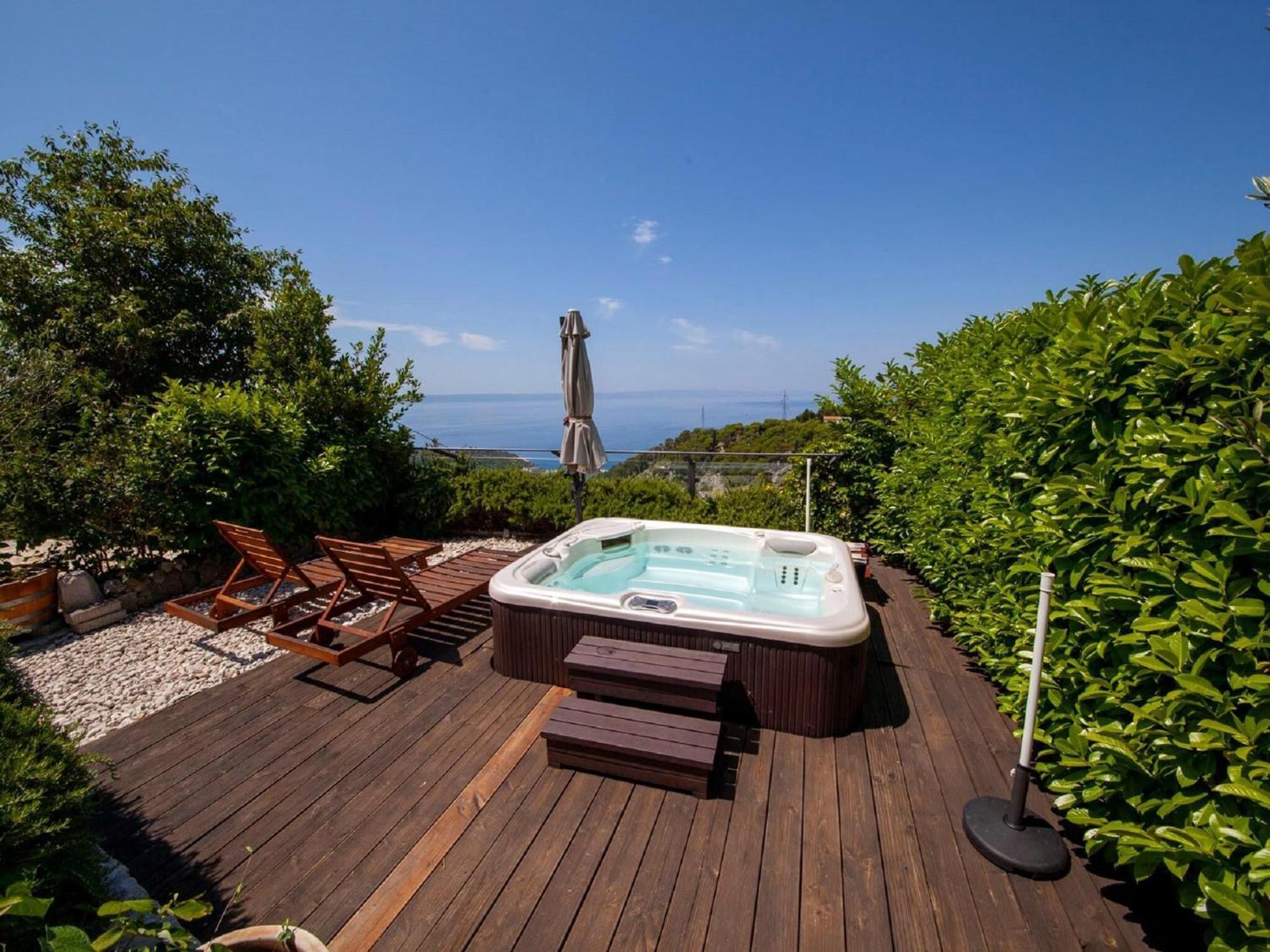 Luxurious Holiday Home In Makarska With Jacuzzi Zewnętrze zdjęcie