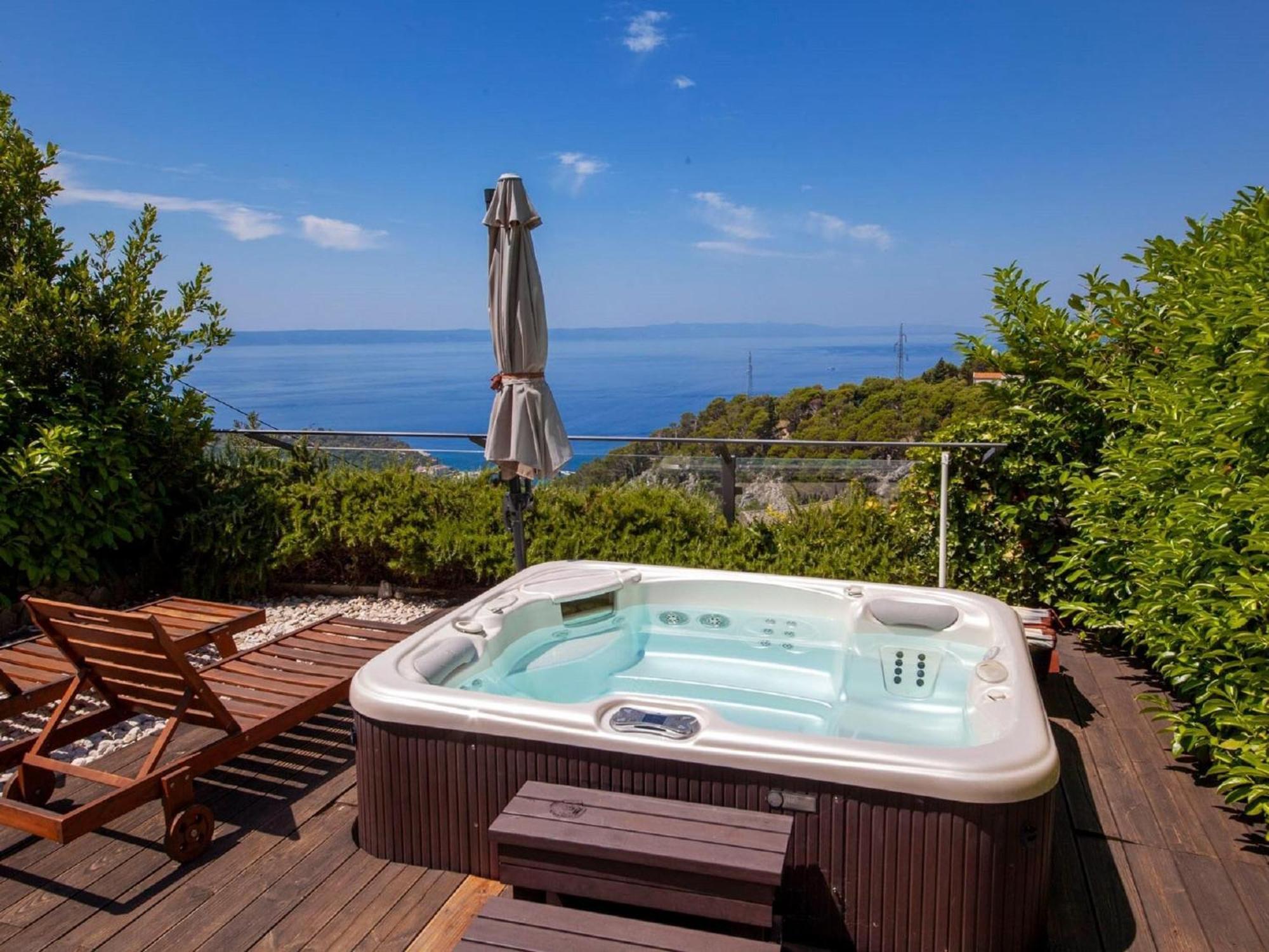 Luxurious Holiday Home In Makarska With Jacuzzi Zewnętrze zdjęcie