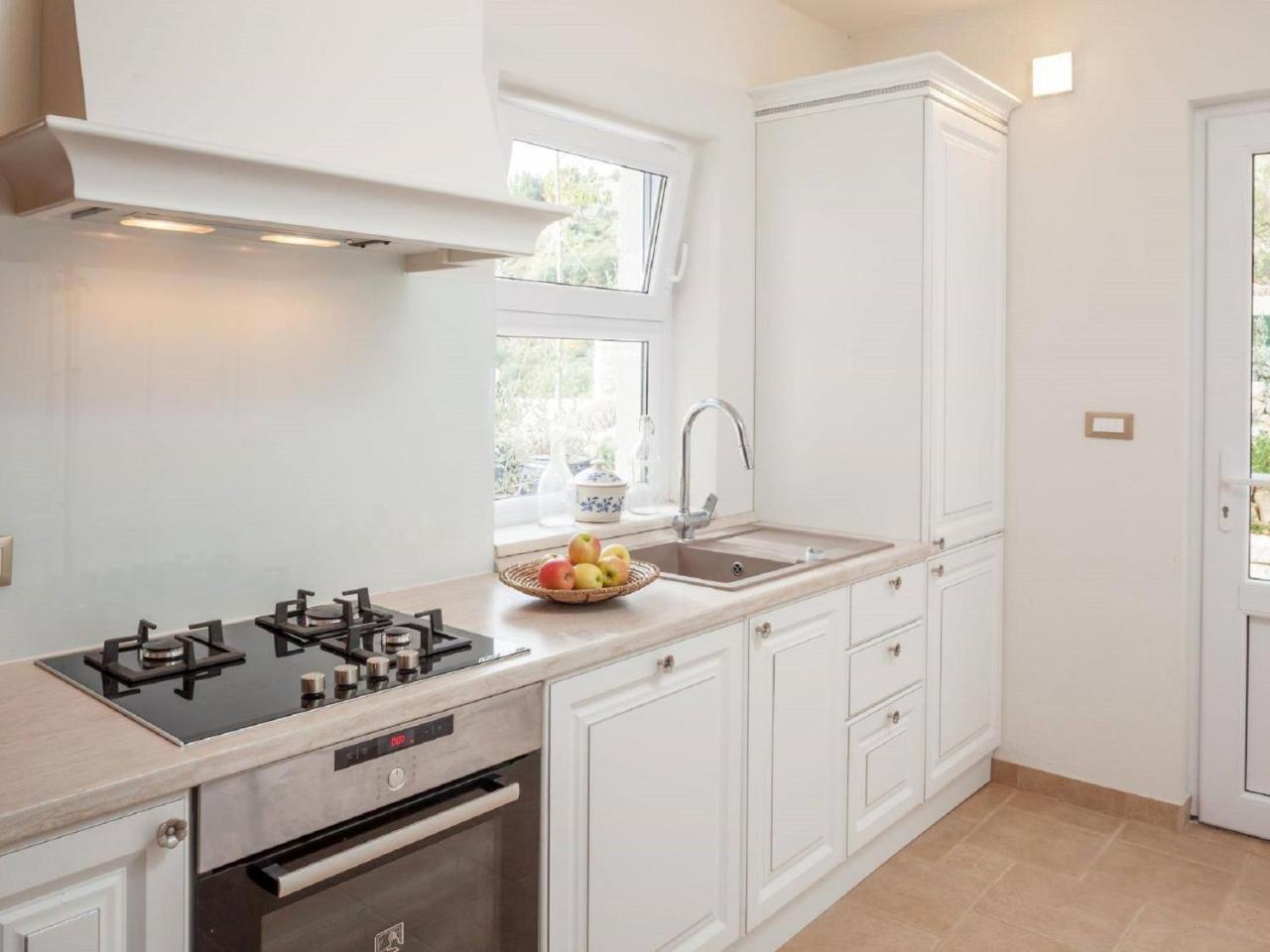 Luxurious Holiday Home In Makarska With Jacuzzi Zewnętrze zdjęcie